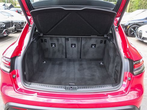Used 2024 Porsche Macan Turbo AWD/4WD image 31