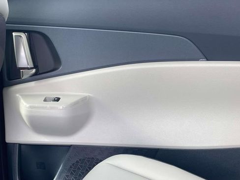New 2026 Kia Carnival EX FWD image 24