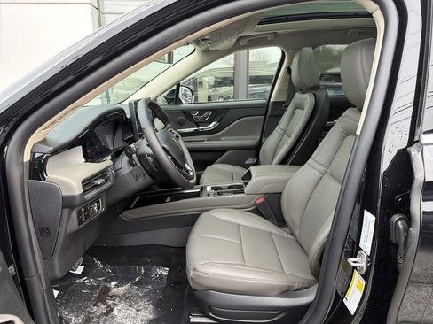 New 2026 Lincoln Corsair Premiere image 5