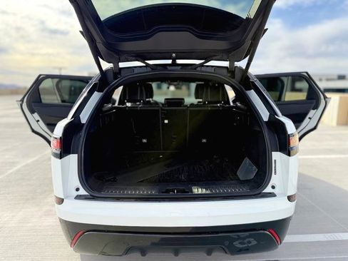 Used 2018 Land Rover Range Rover Velar R-Dynamic SE image 11