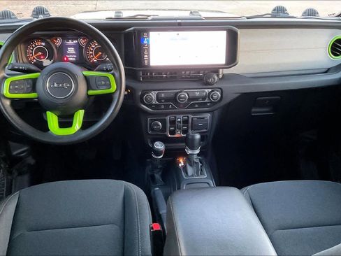 Used 2025 Jeep Gladiator Sport image 14