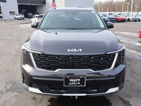 Used 2025 Kia Sorento S image 2