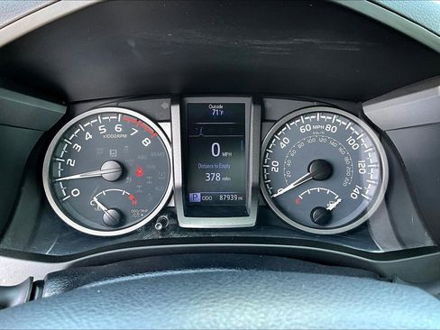 Used 2020 Toyota Tacoma TRD Sport w/ Technology Package image 12