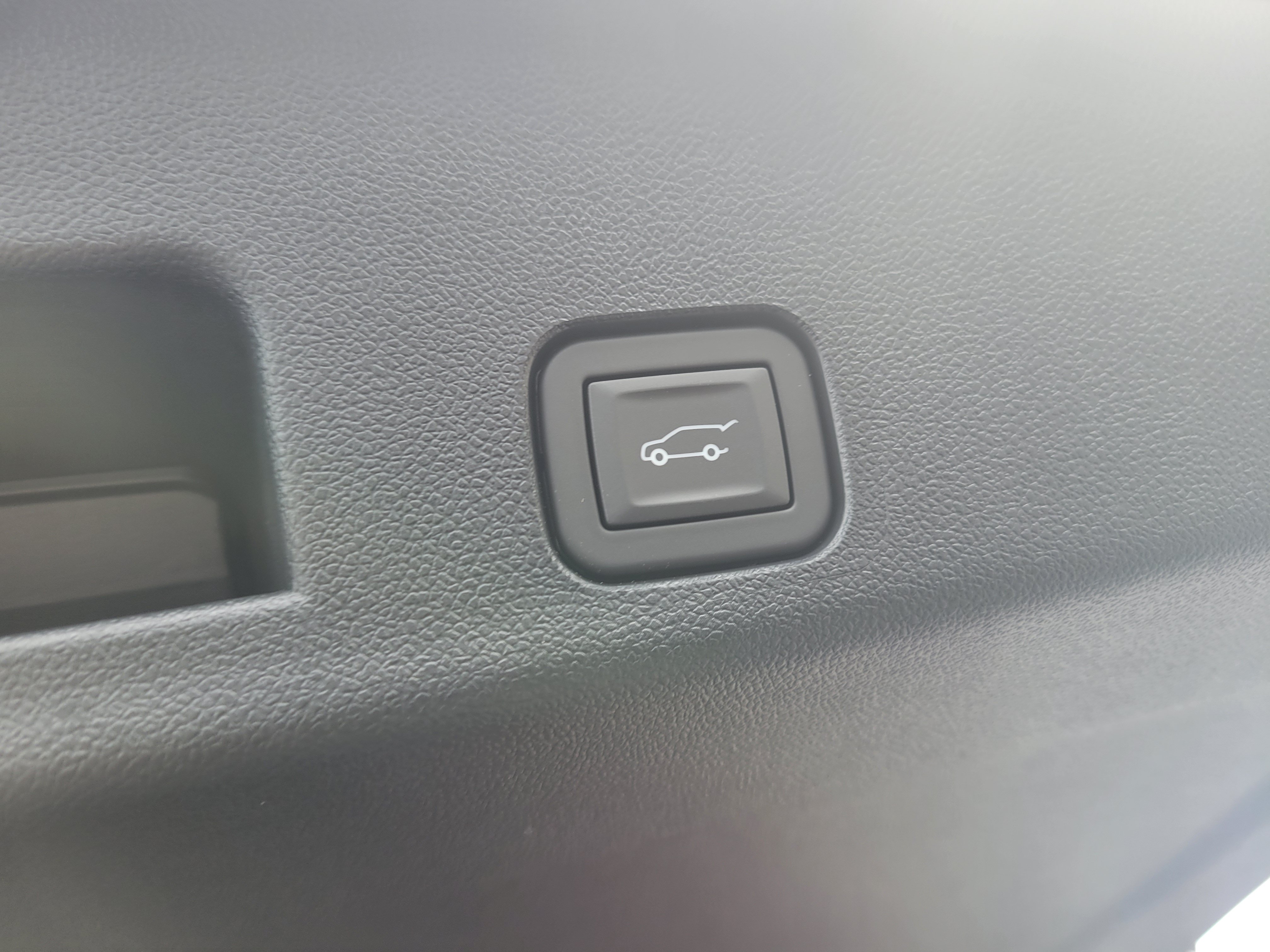 New 2027 Chevrolet Traverse RS w/ LPO, Floor Liner Package FWD image 8