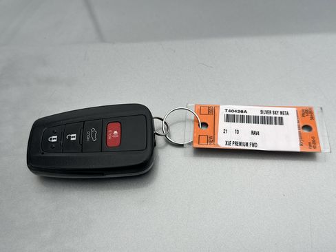 Used 2021 Toyota RAV4 XLE Premium image 36