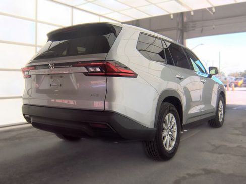 Used 2025 Toyota Grand Highlander FWD image 2