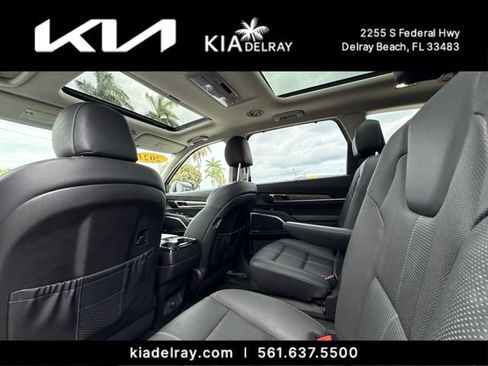 Certified 2021 Kia Telluride SX w/ Towing Package FWD image 15
