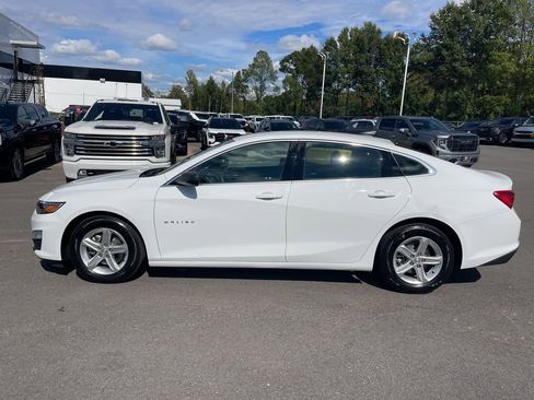 Used 2023 Chevrolet Malibu LS FWD image 2
