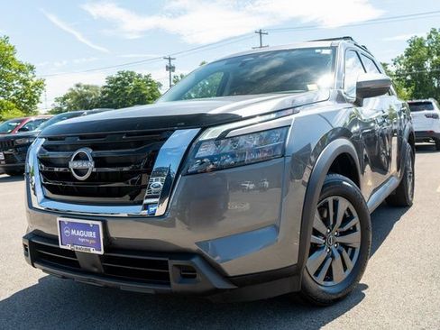 Used 2025 Nissan Pathfinder SV AWD/4WD image 1