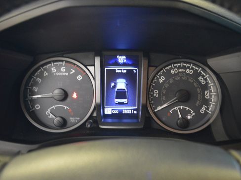 Used 2019 Toyota Tacoma TRD Sport image 17