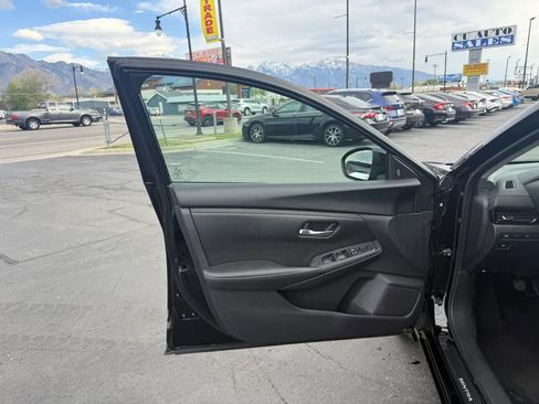 Used 2024 Nissan Sentra SV FWD image 18