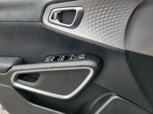 Certified 2025 Kia Soul LX w/ LX Technology Package FWD image 19