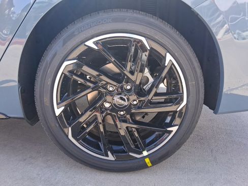 New 2026 Nissan Sentra SR w/ Floor Mat Package FWD image 31