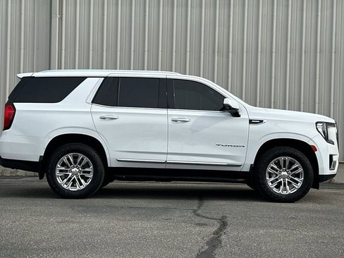 Used 2023 GMC Yukon SLT w/ SLT Premium Package AWD/4WD image 3