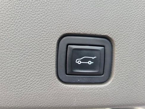 Certified 2022 Cadillac XT6 Premium Luxury image 14