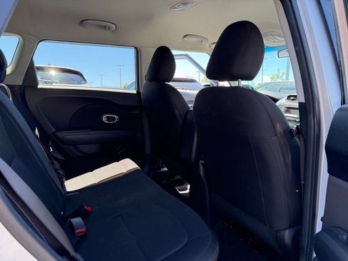 Used 2016 Kia Soul FWD image 15