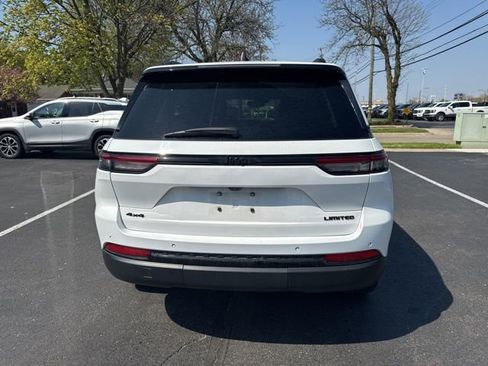 Used 2023 Jeep Grand Cherokee Limited w/ Black Appearance Package AWD/4WD image 5