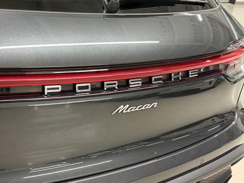 Certified 2023 Porsche Macan AWD/4WD image 12