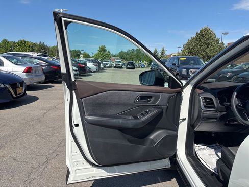Used 2021 Nissan Rogue S AWD/4WD image 16