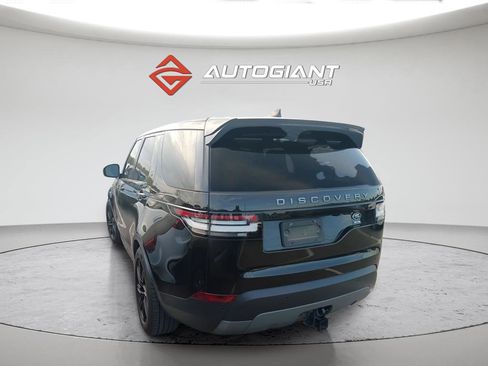 Used 2018 Land Rover Discovery SE image 3