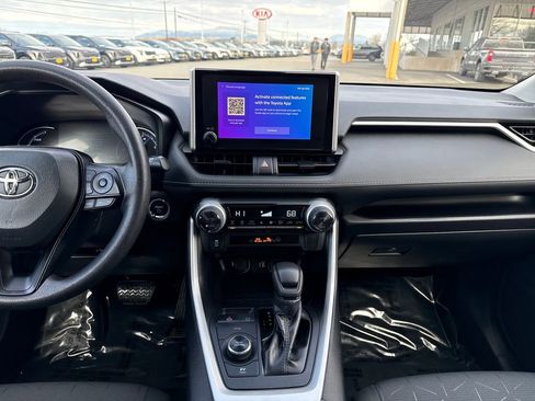 Used 2025 Toyota RAV4 XLE image 24