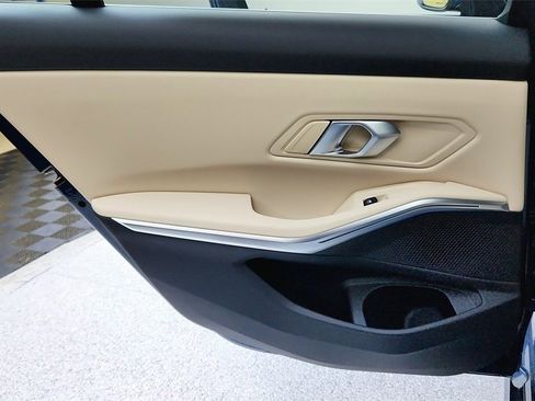 Used 2025 BMW 330i xDrive Sedan w/ Convenience Package image 28