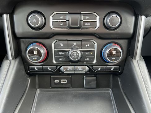 Used 2024 Chevrolet Tahoe Z71 w/ Luxury Package AWD/4WD image 21