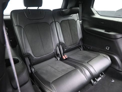 Used 2024 Jeep Grand Cherokee L Altitude image 17