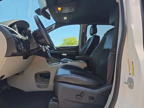 Used 2018 Dodge Grand Caravan SXT FWD image 15