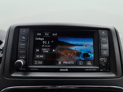 Used 2018 Dodge Grand Caravan SXT image 29