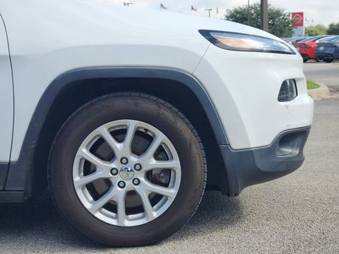 Used 2017 Jeep Cherokee Latitude FWD image 9