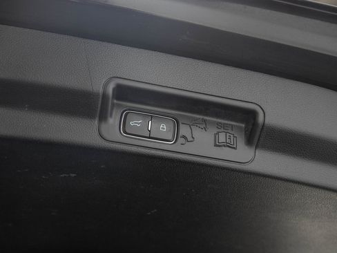 Used 2020 Ford Explorer XLT w/ Equipment Group 202A AWD/4WD image 12