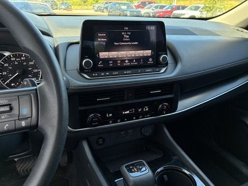 Used 2024 Nissan Rogue SV FWD image 15