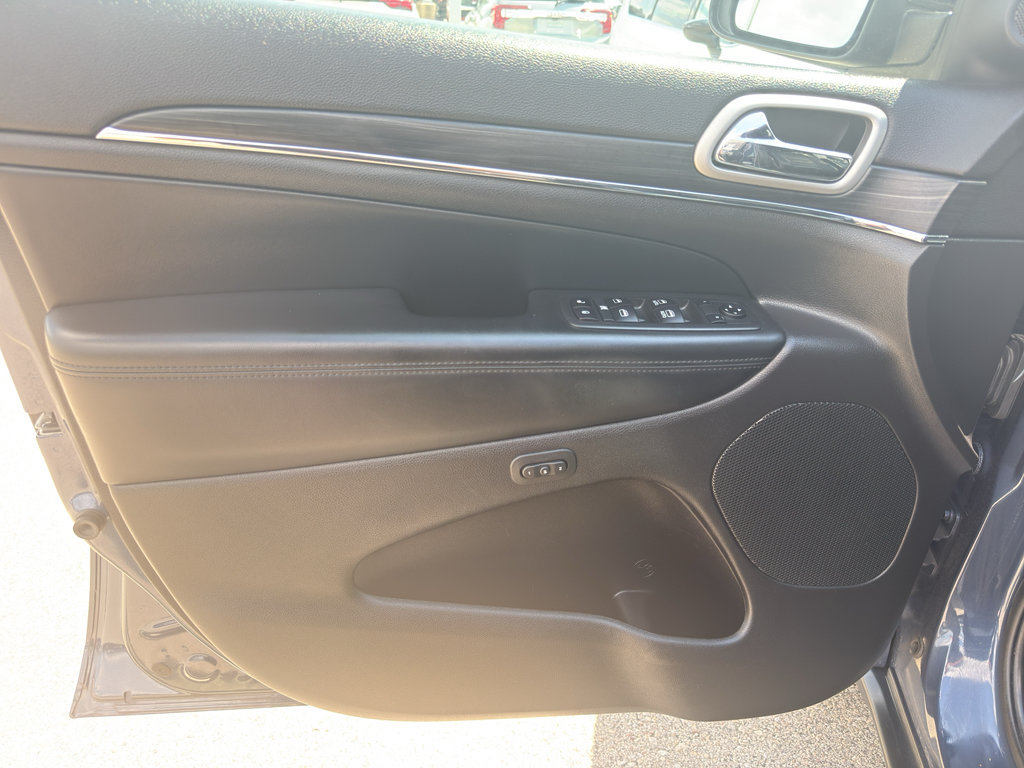 Used 2021 Jeep Grand Cherokee Limited AWD/4WD image 13