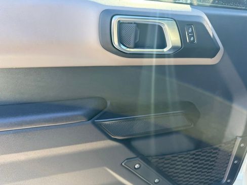 Used 2024 Ford Bronco Wildtrak image 10