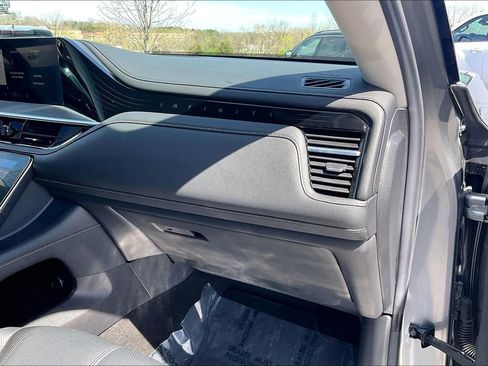 Used 2025 INFINITI QX80 Sensory image 29