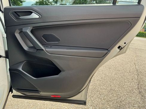 Used 2019 Volkswagen Tiguan SE w/ Panoramic Sunroof Package image 33