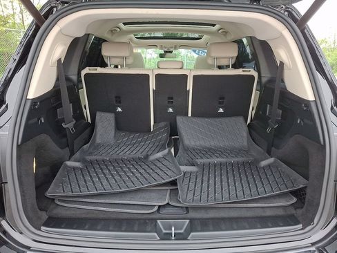 Used 2021 Mercedes-Benz GLB 250 4MATIC w/ Premium Package image 29