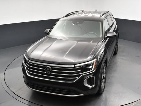 Used 2024 Volkswagen Atlas SE AWD/4WD image 17
