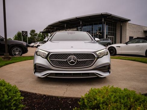 Used 2024 Mercedes-Benz E 350 4MATIC Sedan image 2