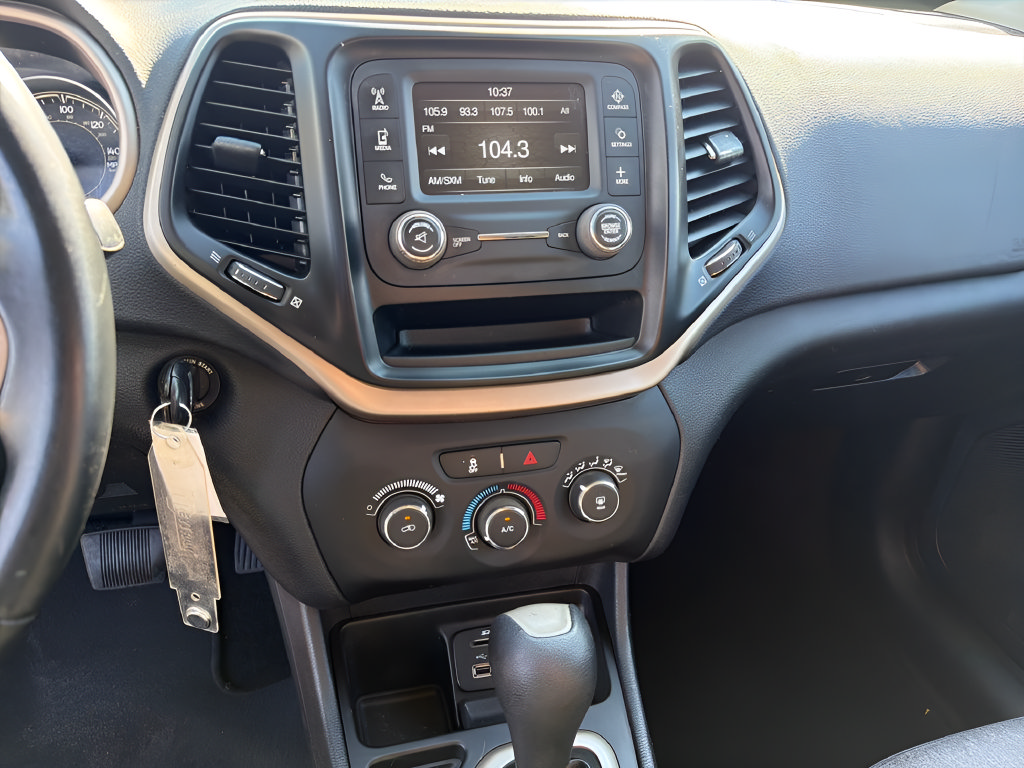 Used 2016 Jeep Cherokee Sport FWD image 26
