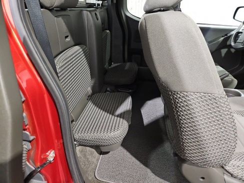 Used 2017 Nissan Frontier SV image 15