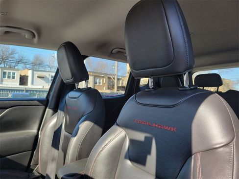 Used 2023 Jeep Renegade Trailhawk w/ Trailhawk Elite Group image 17