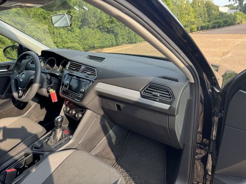 Used 2020 Volkswagen Tiguan S w/ 3rd Row Seat Package AWD/4WD image 9