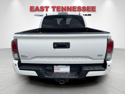 Used 2021 Toyota Tacoma TRD Off-Road w/ Technology Package AWD/4WD image 4