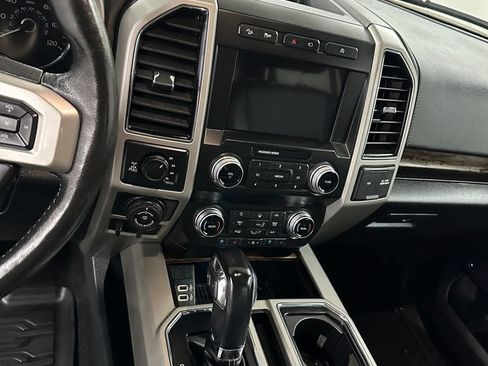 Used 2020 Ford F150 Lariat w/ Equipment Group 502A Luxury AWD/4WD image 16