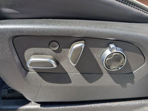 Used 2023 GMC Yukon Denali Ultimate image 18