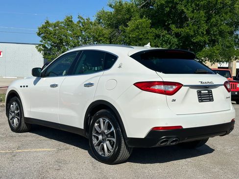 Used 2017 Maserati Levante AWD/4WD image 4