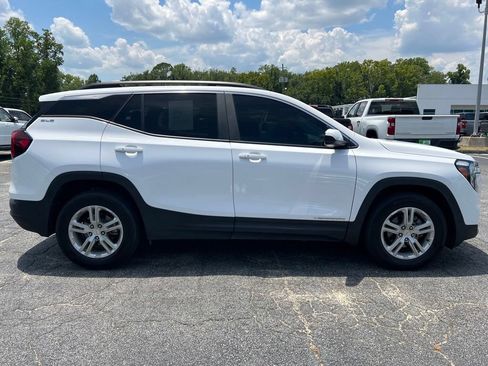 Used 2023 GMC Terrain SLE w/ Driver Convenience Package FWD image 2