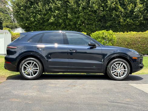 Certified 2023 Porsche Cayenne AWD/4WD image 9